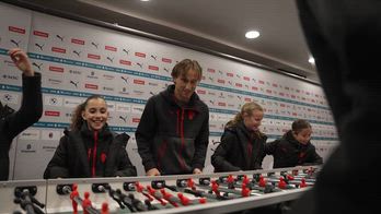 festa natale milan settore giovanile allegri video