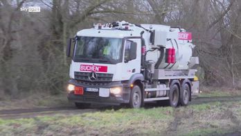 Germania, fuoriusciti 200mila litri petrolio da raffineria