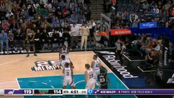 NBA, Morant prova a schiacciare sopra Love come 6 anni fa