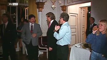 Caso Epstein, diffuse altre immagini con Donald Trump