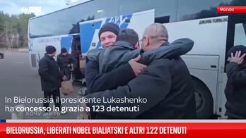 Bielorussia, liberati 123 detenuti tra cui premio Nobel per la pace Bialiatski