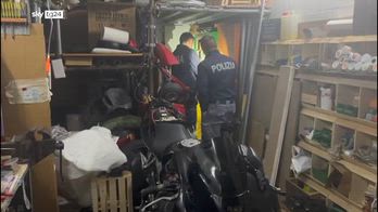 Roma, polizia scopre auto telecomandata con bomba