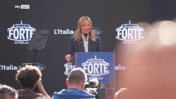 Meloni chiude Atreju, difende Trump e attacca Schlein