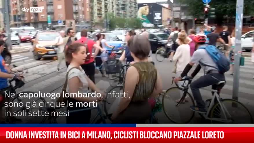 Donna Investita In Bici A Milano Ciclisti Bloccano Piazzale Loreto Video Sky