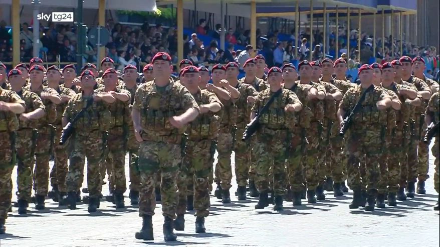 Forze armate, Crosetto prende distanze da Generale Vannacci