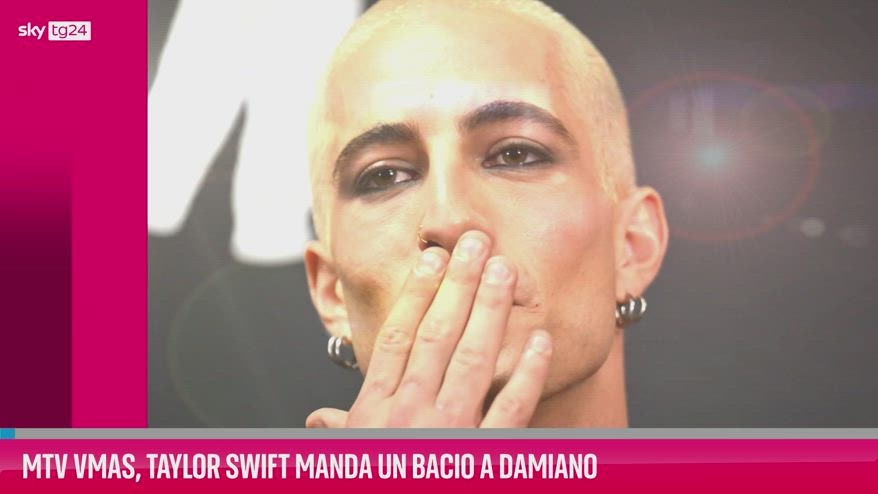 VIDEO MTV VMAs, Taylor Swift manda un bacio a Damiano