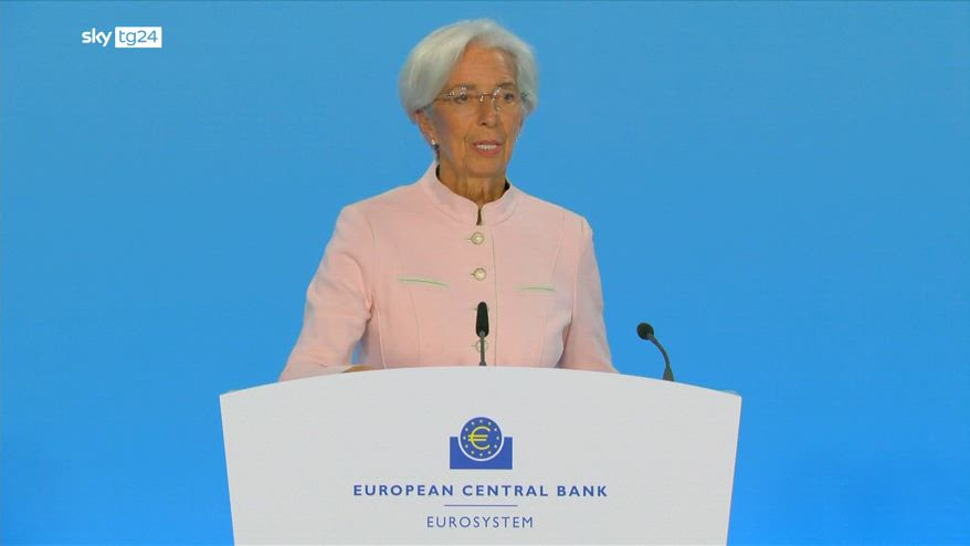 BCE alza tassi al 4,5%, Lagarde alza stime inflazione