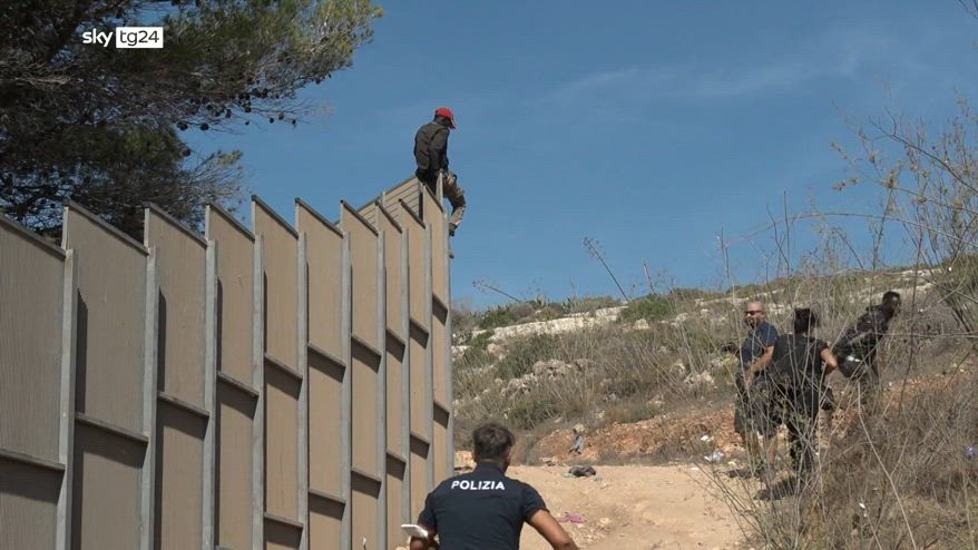 Emergenza migranti, a Lampedusa ancora caos e tensioni