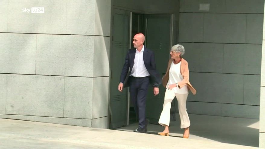 Rubiales, al processo l'ex presidente federale nega accuse