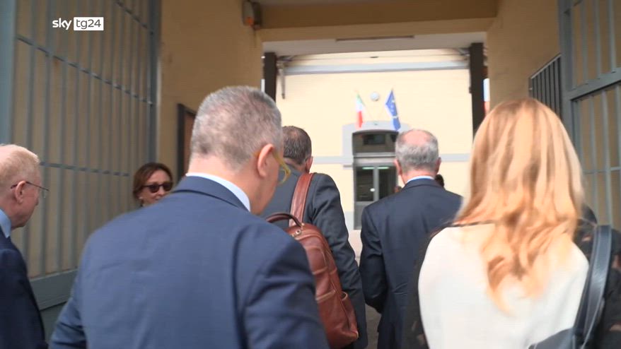 Caivano, vertice Mantovano-Ciciliano: "presenza governo sar� costante"