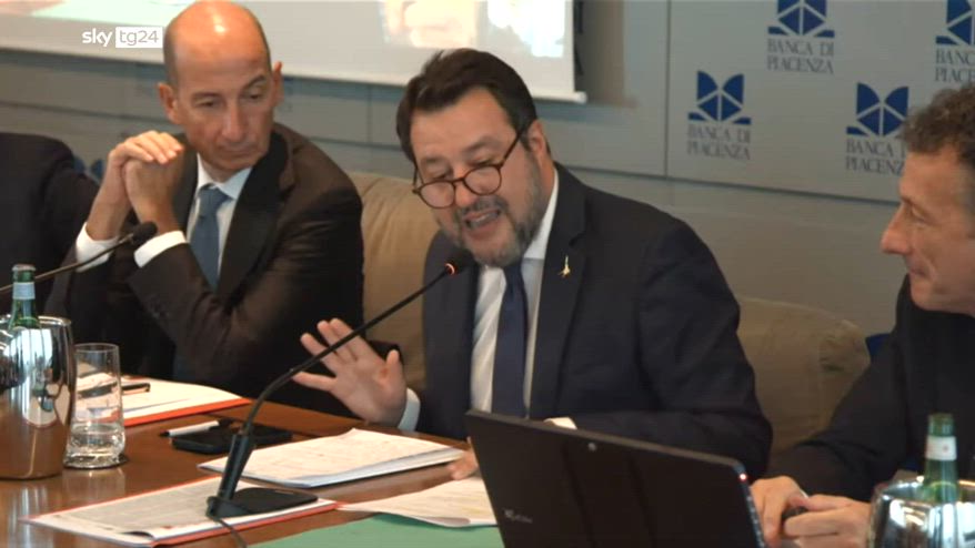 ERROR! Salvini: "Sanare piccole irregolarit� edilizie e fare cassa".