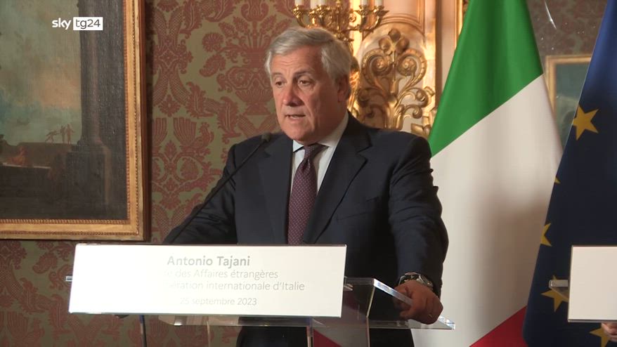 Migranti, Tajani: "Chieder� spiegazioni a Berlino sui fondi alle Ong"