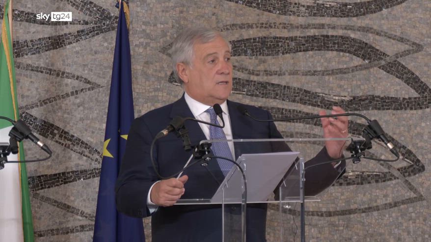 Migranti, Tajani: "Saremo presenti nei balcani, serve impegno di tutti"