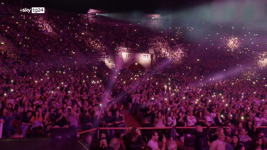 I Mod� chiudono il tour all'Arena di Verona e presentano il nuovo brano. VIDEO