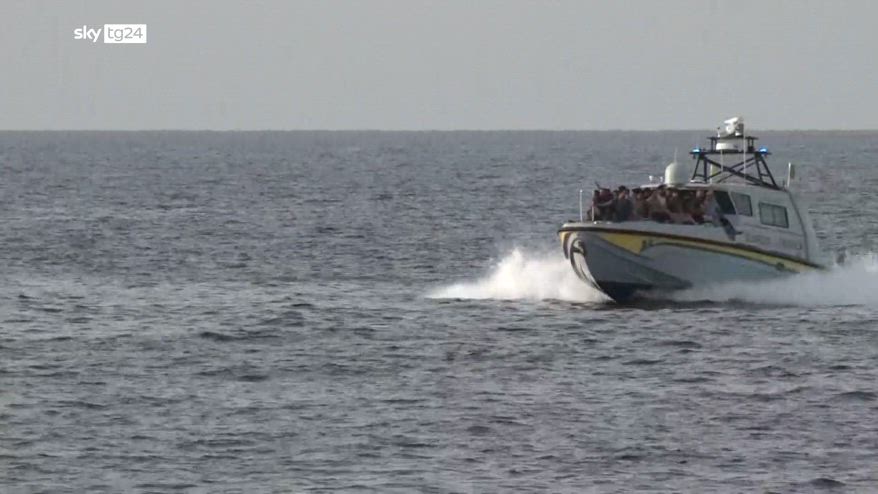 Migranti, una decina di barche soccorse dalle motovedette in 48 ore