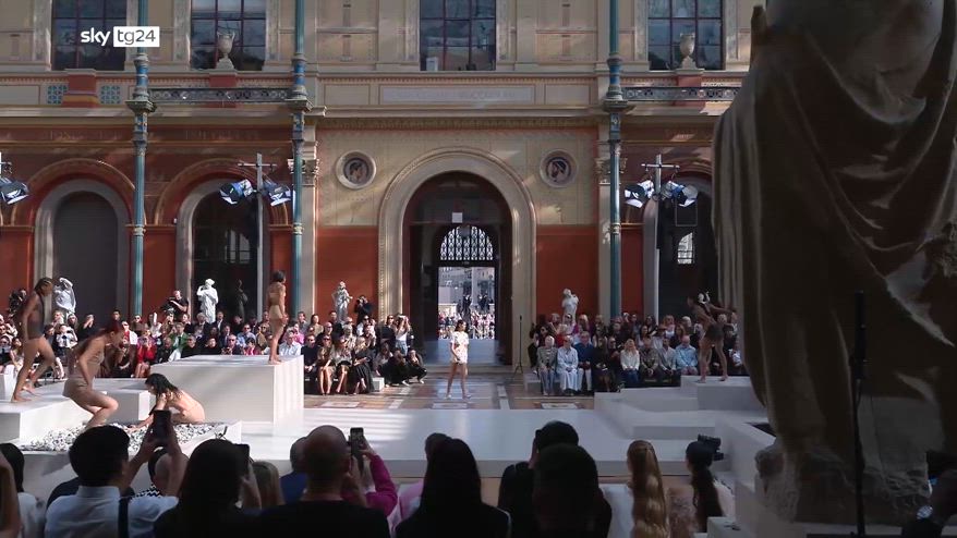 L'Ecole di Valentino, un inno alla libert� del corpo in collezione