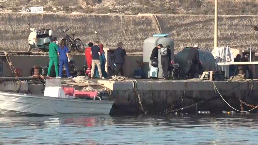 Lampedusa, studenti da tutta Europa incontrano sopravvissuti naufragio