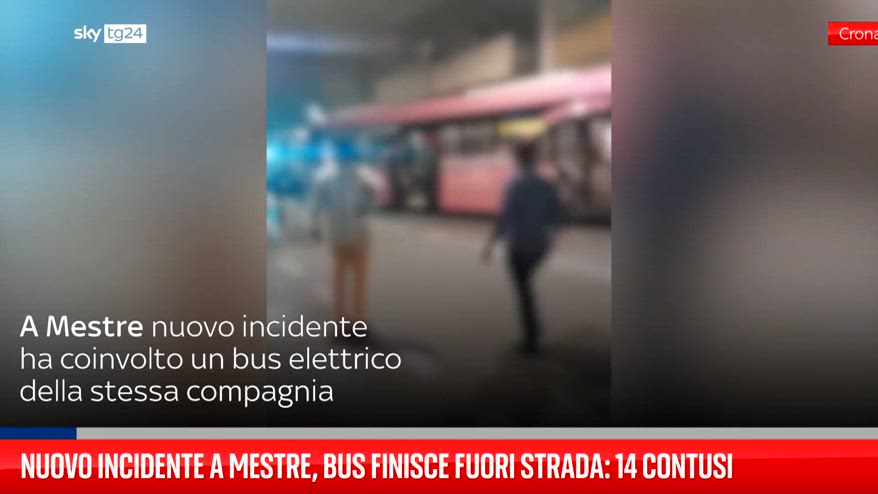Nuovo incidente a Mestre, bus finisce fuori strada: 14 contusi