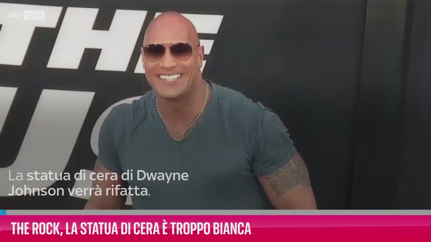 VIDEO The Rock, la statua di cera è troppo bianca