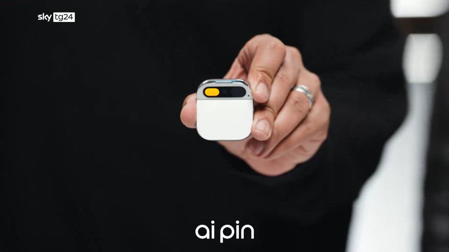 ++NOW AI PIN, la spilla che forse soppianter� gli smartphone