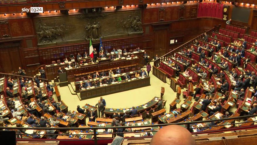 Manovra, solo piccoli ritocchi in Parlamento: nodo pensioni