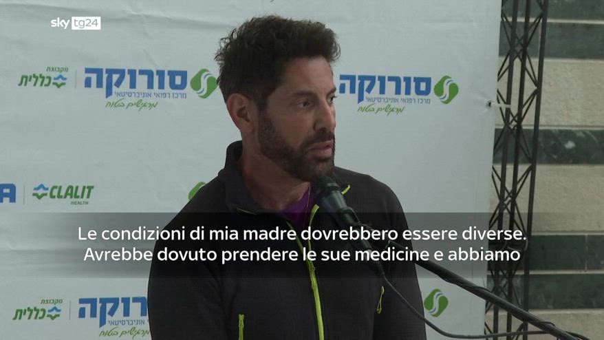 Figlio di un'ostaggia israeliana rilasciata: "Per troppo tempo senza medicine, ora lotta per la vita"