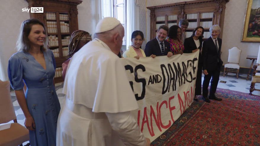 Earth4all, quattro attiviste per il clima incontrano Papa Francesco