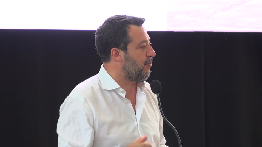 Mercato tutelato addio, Salvini contro decisione governo: va rivista