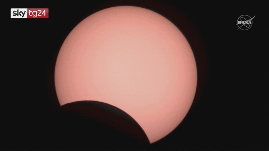 Sole, eclissi anulare del 10 giugno: le immagini della Nasa