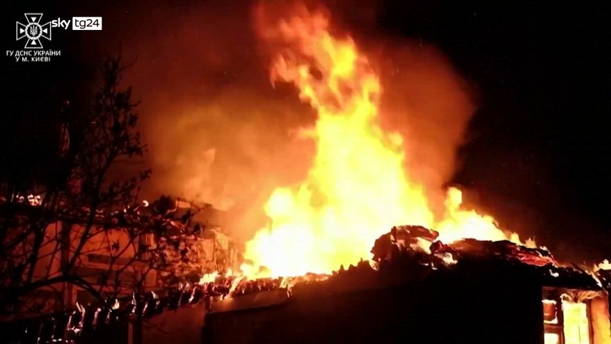 Guerra in Ucraina, 10 missili supersonici colpiscono Kiev
