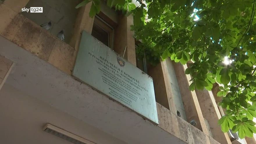 Viaggio in Kosovo, Paese segnato dai conflitti