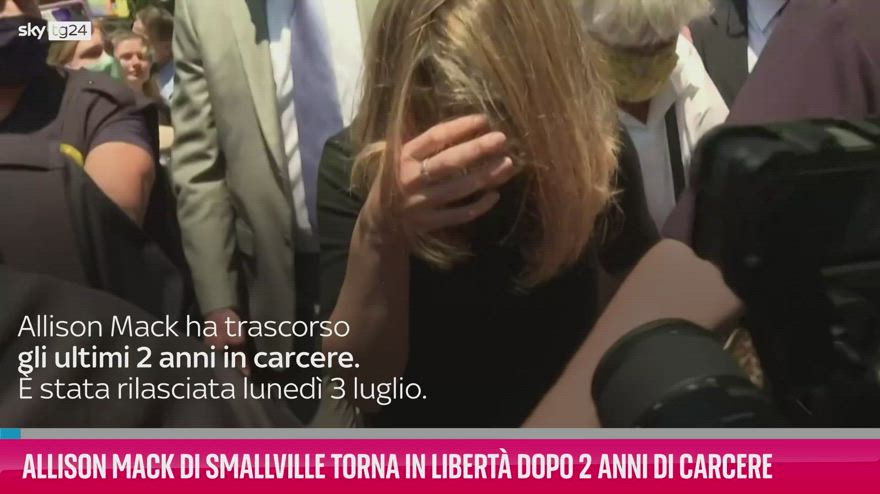 VIDEO Allison Mack di Smallville è libera dopo il carcere