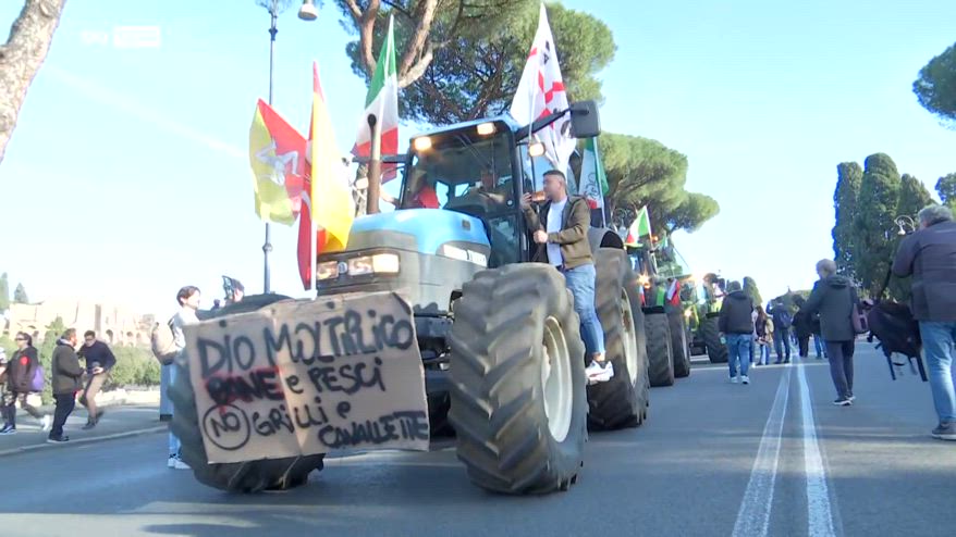 Agricoltori, protesta dei trattori al Circo Massimo a Roma