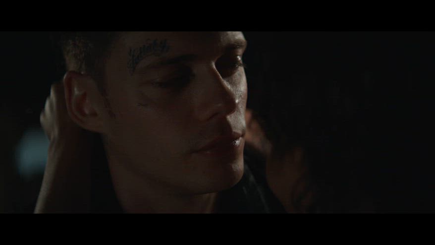 Il corvo, il primo trailer del reboot con Bill Skarsgard