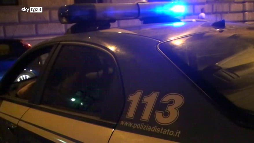 Femminicidi, uomo accoltella a morte la moglie nel leccese