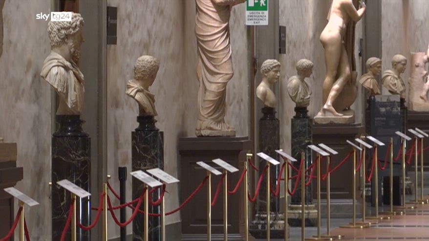 Uffizi, aperture serali e biglietto sullo smartphone