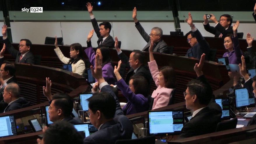 Stretta di Pechino su Hong Kong, varate restrizioni libertà