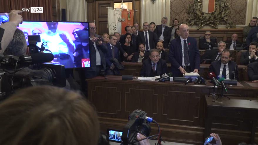 Bari, Sisto: Emiliano e Decaro andarono da sorella boss