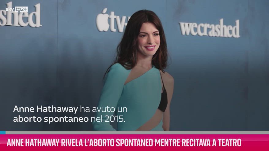 VIDEO Anne Hathaway: l'aborto mentre recitava a teatro