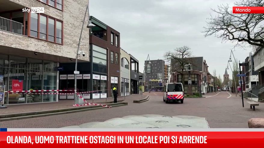 Olanda, uomo trattiene ostaggi in un locale, poi si arrede