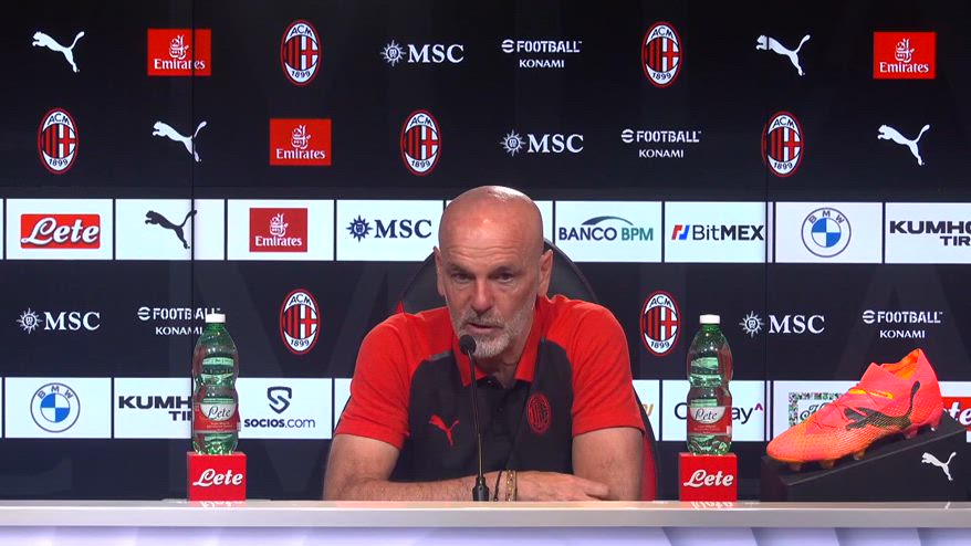 Pioli: "Non parlo con altri club finché sono al Milan"