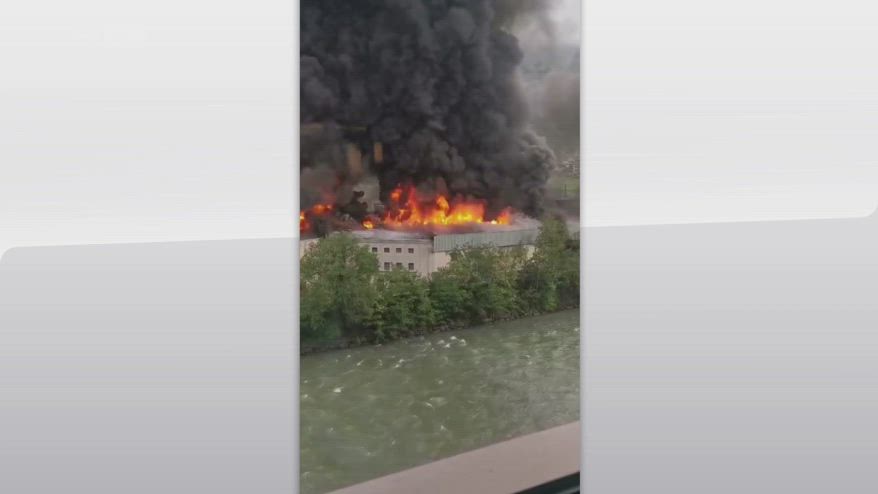Bolzano, scoppiato incendio in stabilimento industriale