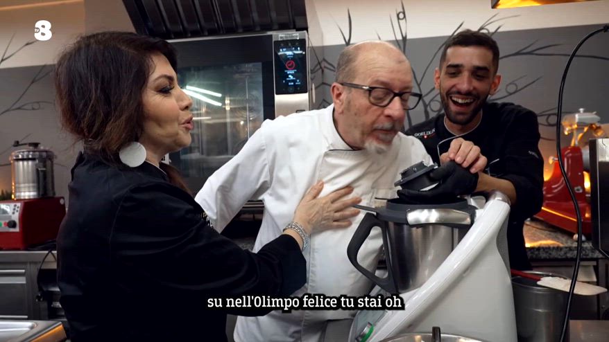 Siete pronti per una cena a base di comicità e puffosità? Celebrity Chef vi aspetta martedì alle 21:30 in prima visione assoluta!