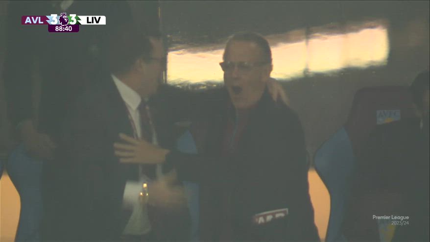 L'Aston Villa pareggia nel finale: l'esultanza di Tom Hanks