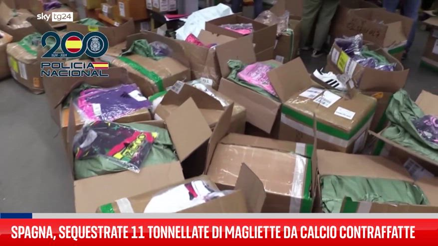 Spagna, sequestrate 11 tonnellate di magliette da calcio