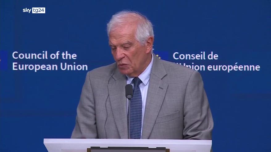Ucraina, polemiche Ue su restrizioni sulle armi per Kiev