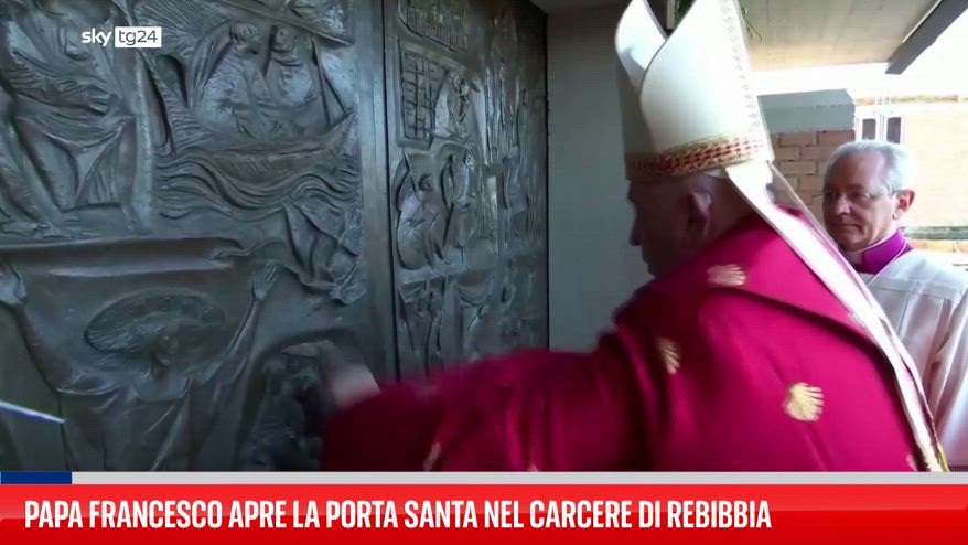 Papa Francesco apre la Porta Santa a Rebibbia