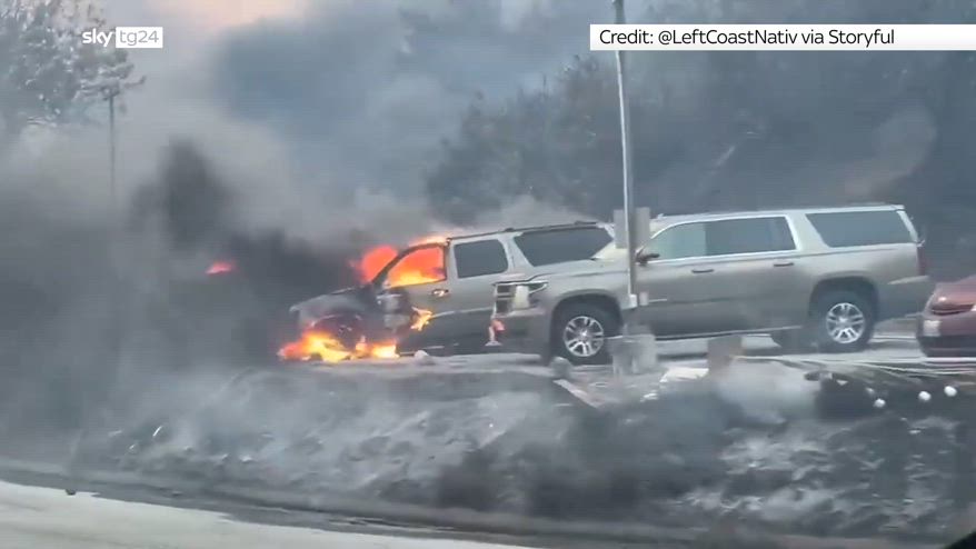 California, incendi vicino a Los Angeles