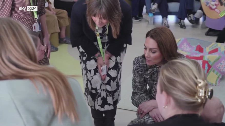 Kate Middleton visita centro di cure pediatrico in Galles