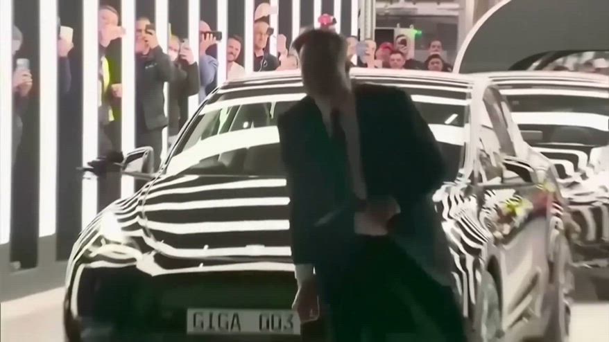 Auto, Tesla crolla in Europa. Salta fusione Honda-Nissan